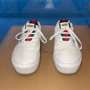 VANS White Custom Green Red Trim Stacked Sole Lace-Up Sneakers $90 EUC Wmn 8.5